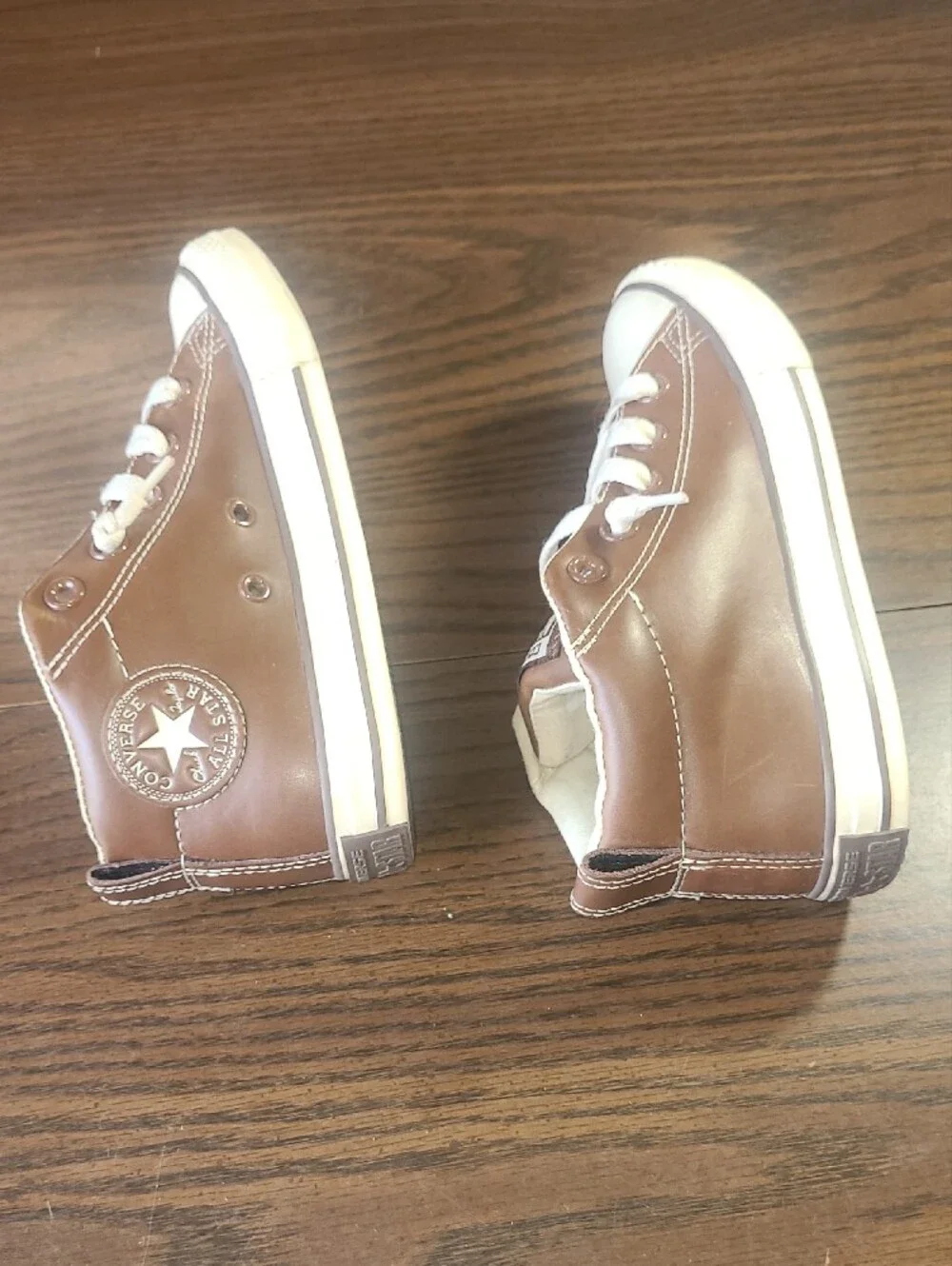 Converse Kids Brown and White Leather Mid Sneakers Size 1